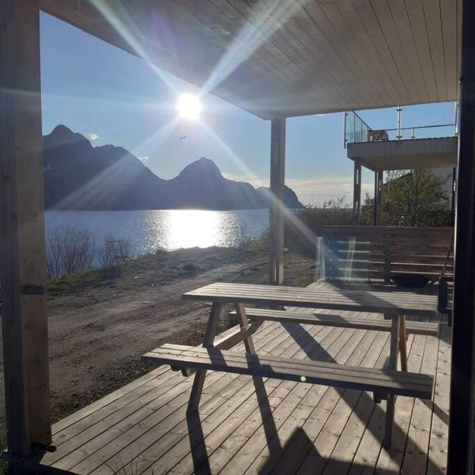 Senja, Husoy I Senja. Leilighet Med Utsikt Over Fjord Og Fjell Tofta Exteriör bild
