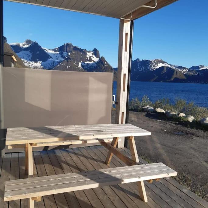 Senja, Husoy I Senja. Leilighet Med Utsikt Over Fjord Og Fjell Tofta Exteriör bild