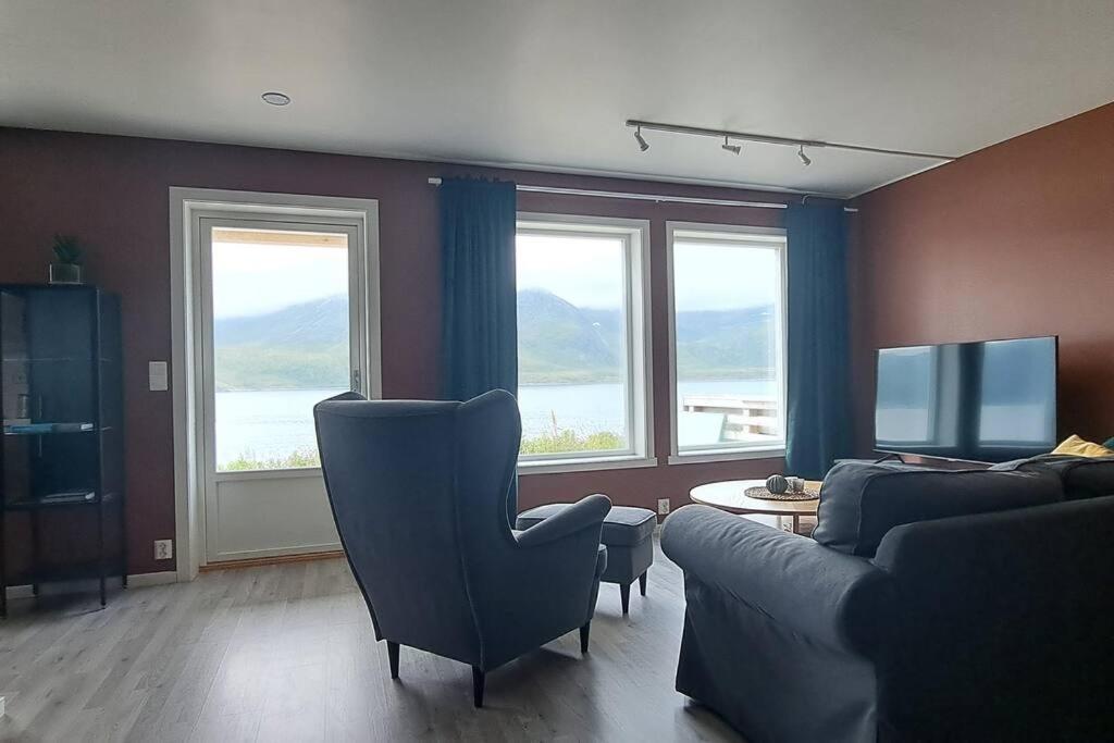 Senja, Husoy I Senja. Leilighet Med Utsikt Over Fjord Og Fjell Tofta Exteriör bild